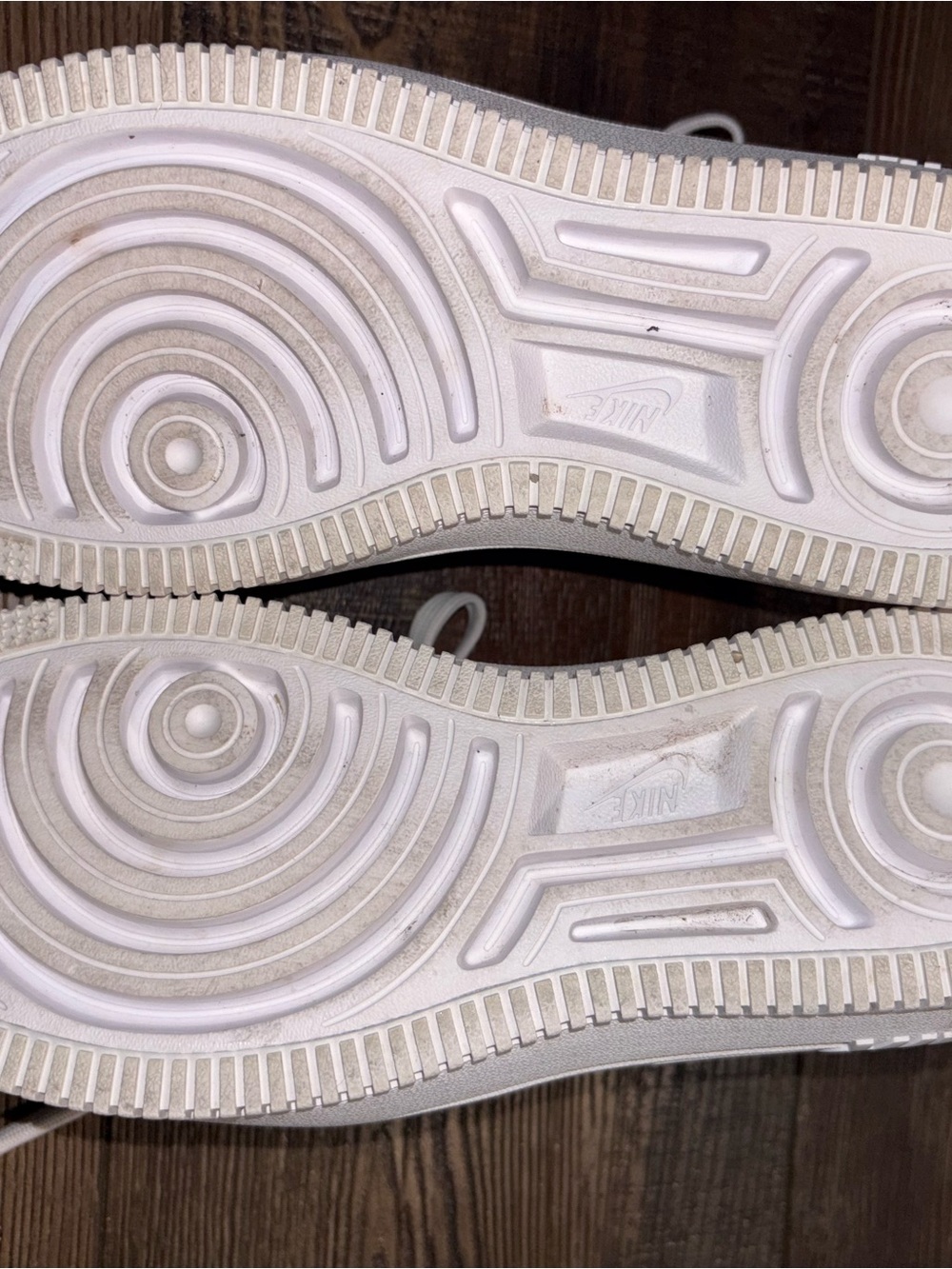 Nike Air Force 1 PLT.AF.ORM Triple White Low Top Sneakers DJ9946-100 size 6 - Picture 4 of 6